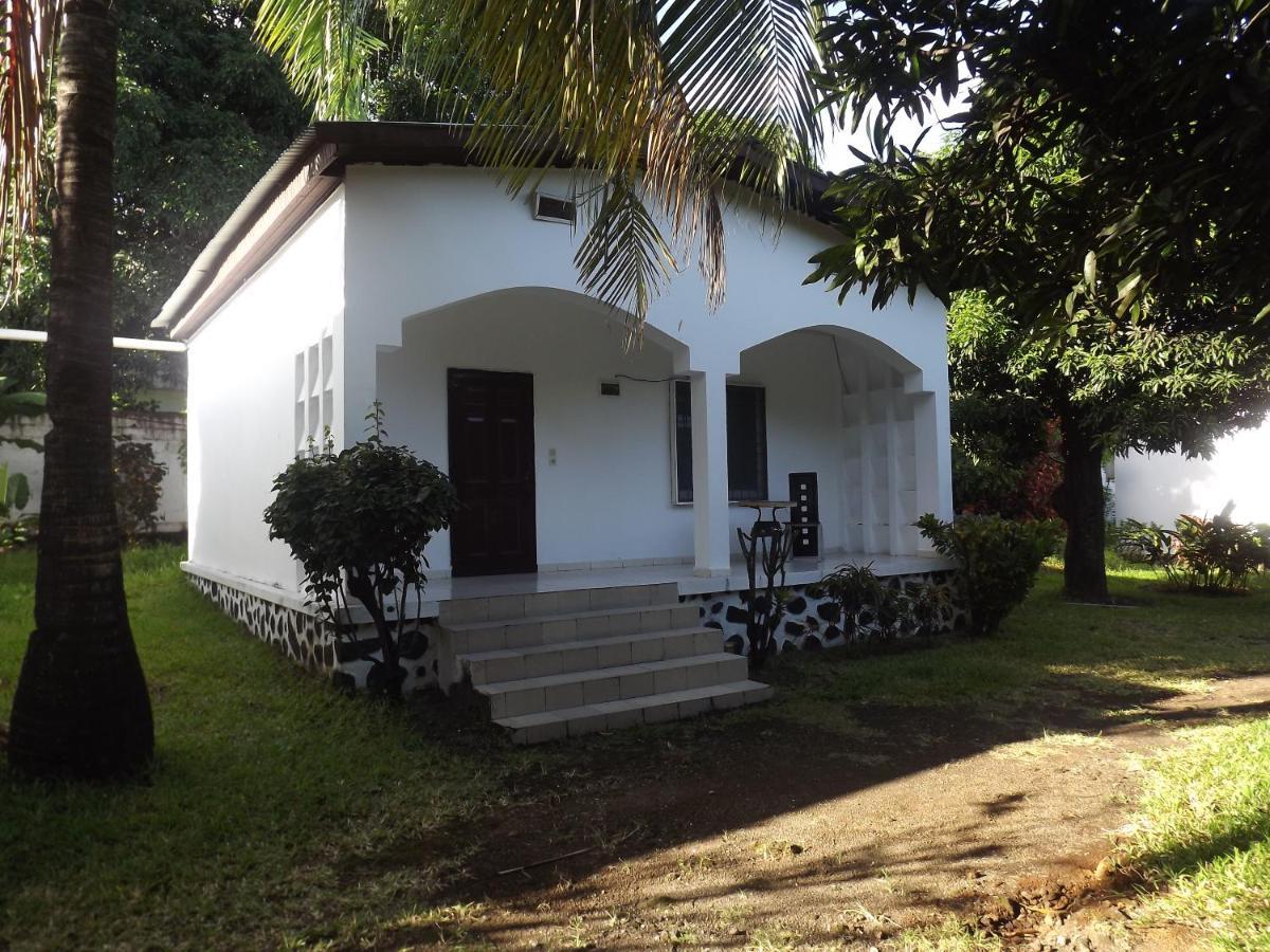 Hotel La Grillade Moroni Exterior foto